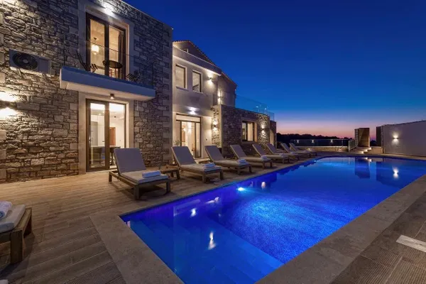 Sea View 400 m² Villa with Seven Bedrooms for Sale in Perama, Arkadi — photo 4
