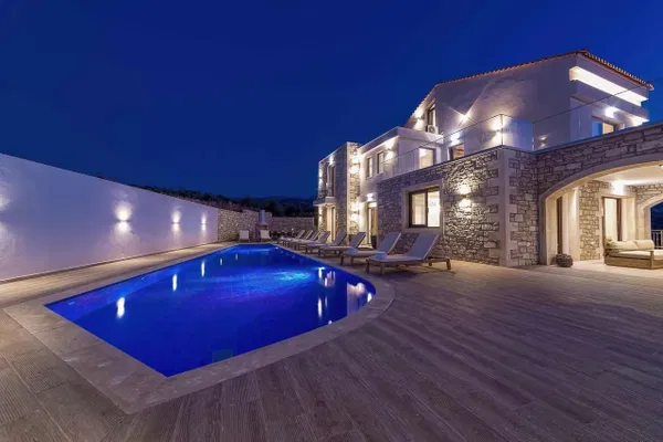 Sea View 400 m² Villa with Seven Bedrooms for Sale in Perama, Arkadi — photo 5