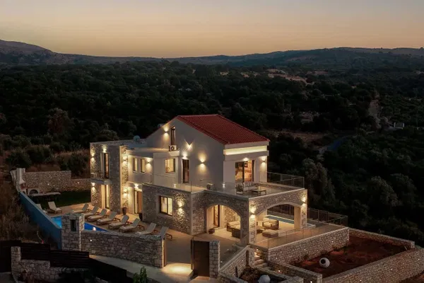 Sea View 400 m² Villa with Seven Bedrooms for Sale in Perama, Arkadi — photo 2