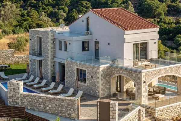 Sea View 400 m² Villa with Seven Bedrooms for Sale in Perama, Arkadi