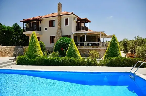 200 m² Villa with Three Bedrooms for Sale in Alonissos, Magnesia
