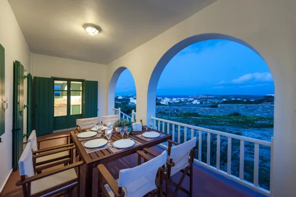 Renovated 220 m² Villa with Five Bedrooms for Sale in Paros, Cyclades — photo 2