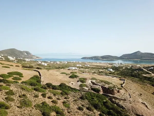 Sea-View 15,500 m² Plot for Sale in Antiparos, Cyclades — photo 3