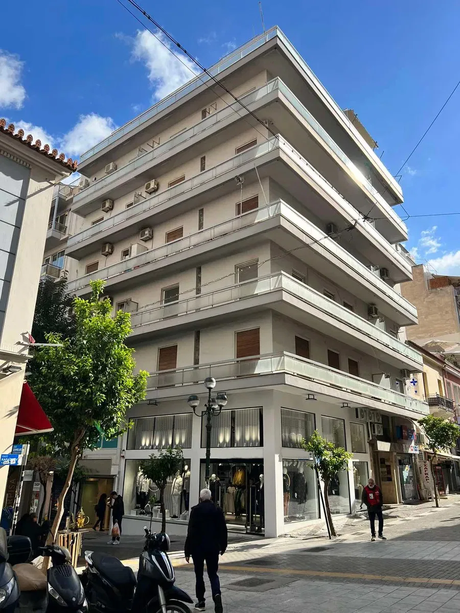 221 m² Apartment with Six Bedrooms for Sale in Piraeus, Piraeus Suburbs