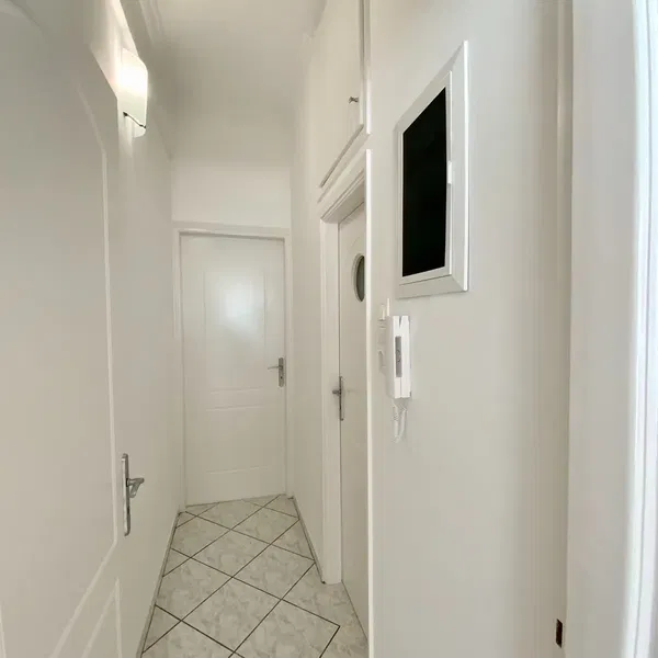 64 m² Renovated One-Bedroom Apartment for Sale in Athens Historical Center, Athens Center — photo 3