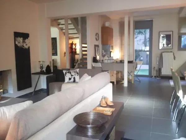 240 m² Villa with Four Bedrooms for Sale in Kalyvia Thorikou, Lagonisi — photo 5