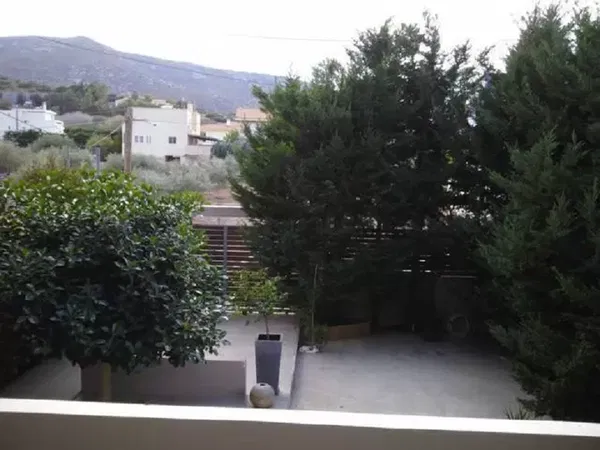 240 m² Villa with Four Bedrooms for Sale in Kalyvia Thorikou, Lagonisi — photo 3