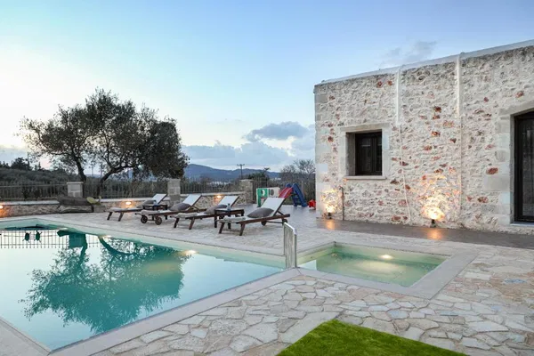 Three-Bedroom Villa for Sale in Varipetro, Chania — photo 2