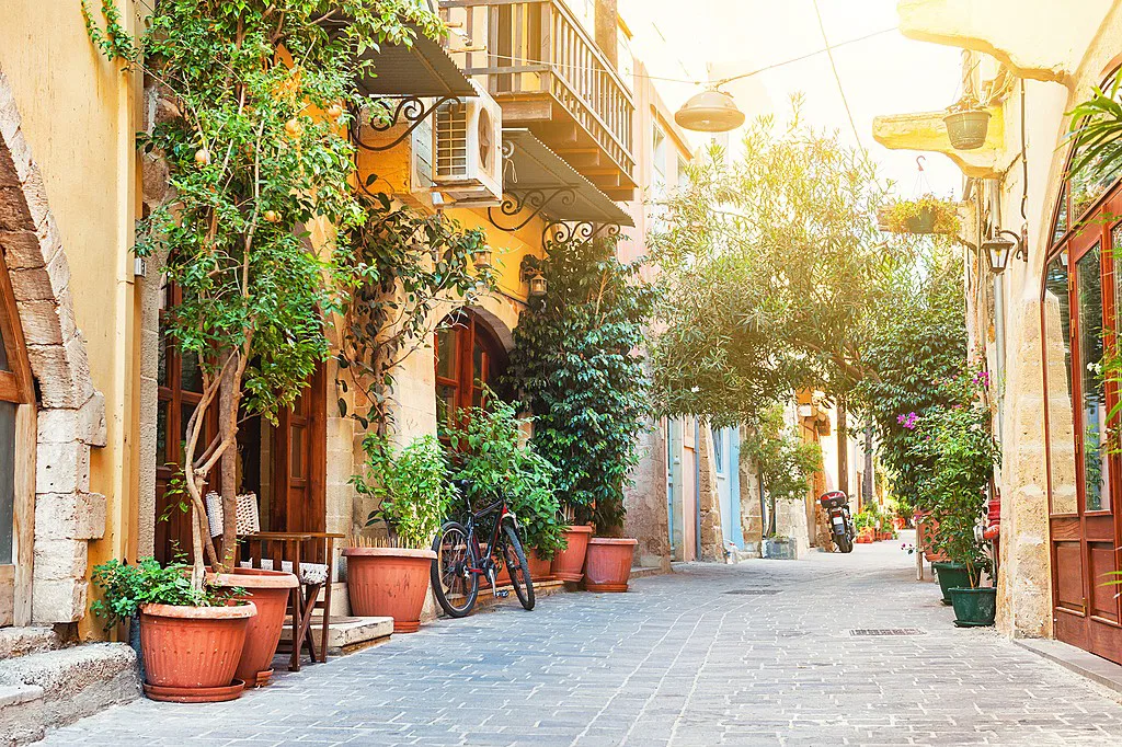 96 m² Business for Sale in Chania