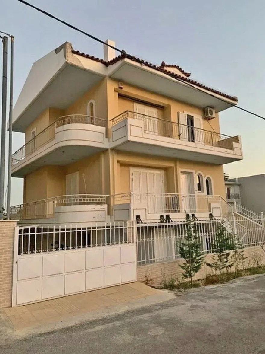 Two-Bedroom Villa for Sale in Liosia, Athens Western Suburbs