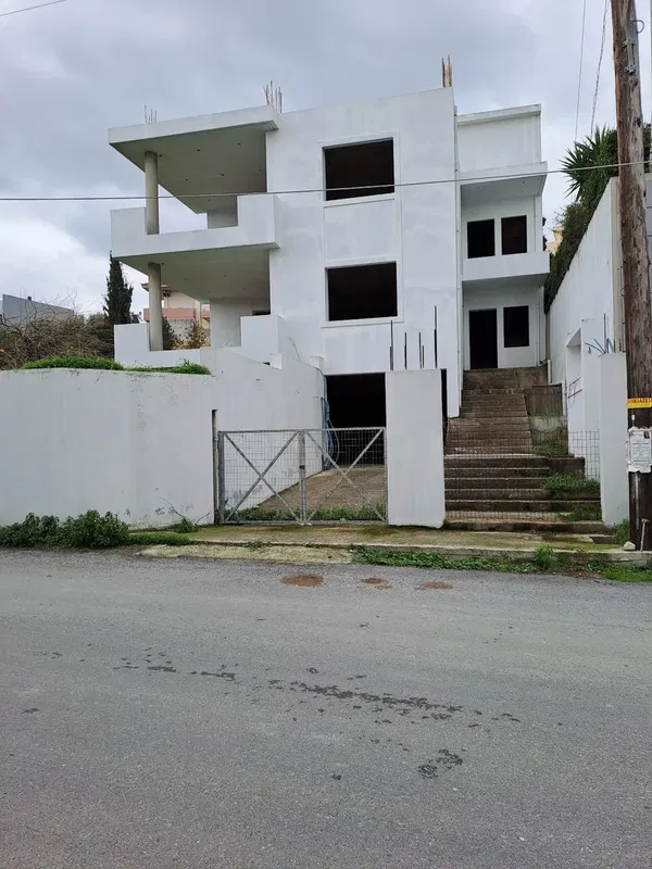 400 m² Three-Bedroom Villa for Sale in Heraklion