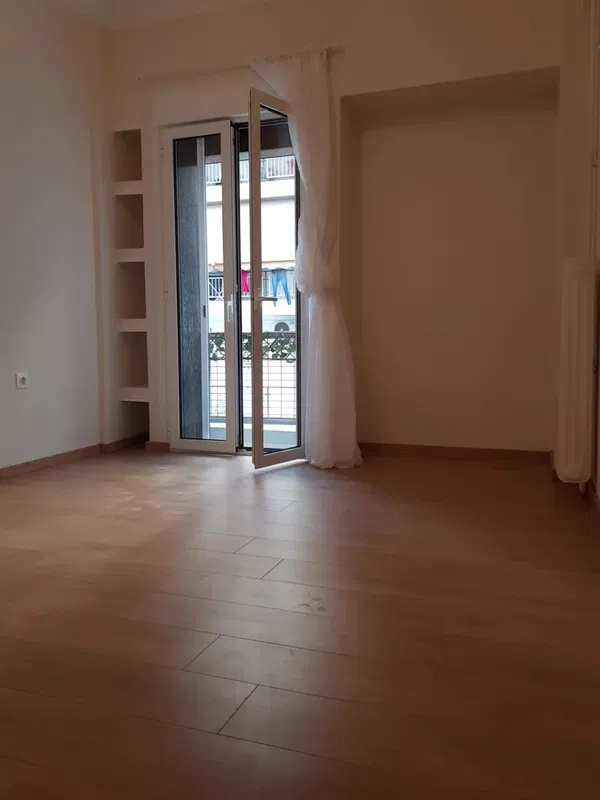 One-Bedroom Renovated Apartment for Sale in Piraeus, Piraeus Suburbs — photo 2