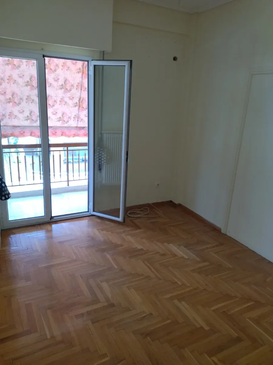 67 m² Renovated Two-Bedroom Apartment for Sale in Neos Kosmos, Athens Center