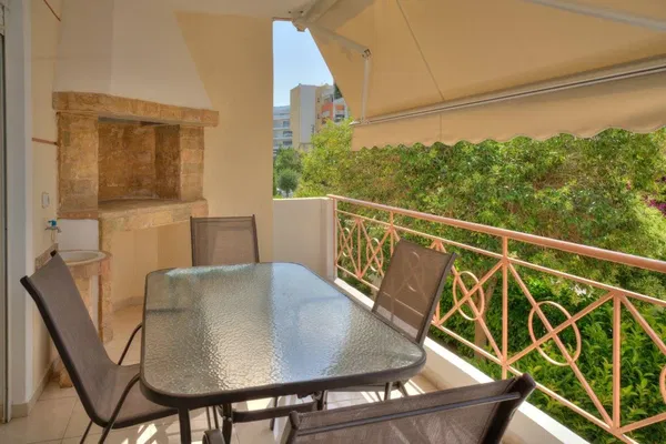 97 m² Two-Bedroom Renovated Apartment for Sale in Elliniko, Athens Southern suburbs — photo 2
