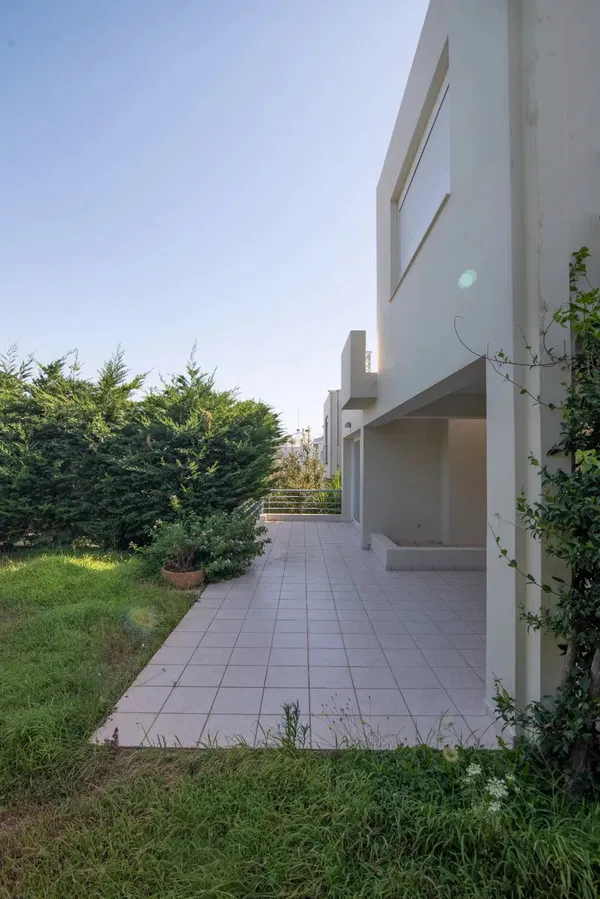 Seafront 306 m² Villa with Five Bedrooms for Sale in Kalyvia Thorikou, Lagonisi — photo 5