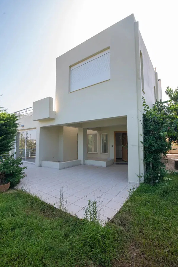 Seafront 306 m² Villa with Five Bedrooms for Sale in Kalyvia Thorikou, Lagonisi — photo 2