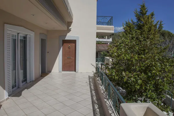 Five-Bedroom Seafront Villa for Sale in Kalyvia Thorikou, Lagonisi — photo 5