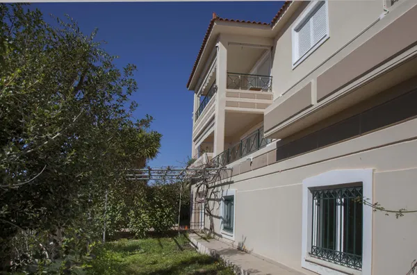 Five-Bedroom Seafront Villa for Sale in Kalyvia Thorikou, Lagonisi — photo 4