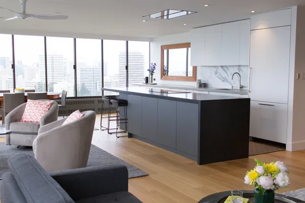 68 m² Two-Bedroom Apartment for Sale in Piraeus, Piraeus Suburbs — photo 3
