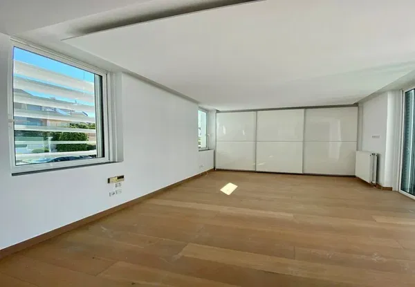 Sea View 380 m² Apartment with Four Bedrooms for Sale in Voula, Athens Southern suburbs — photo 4