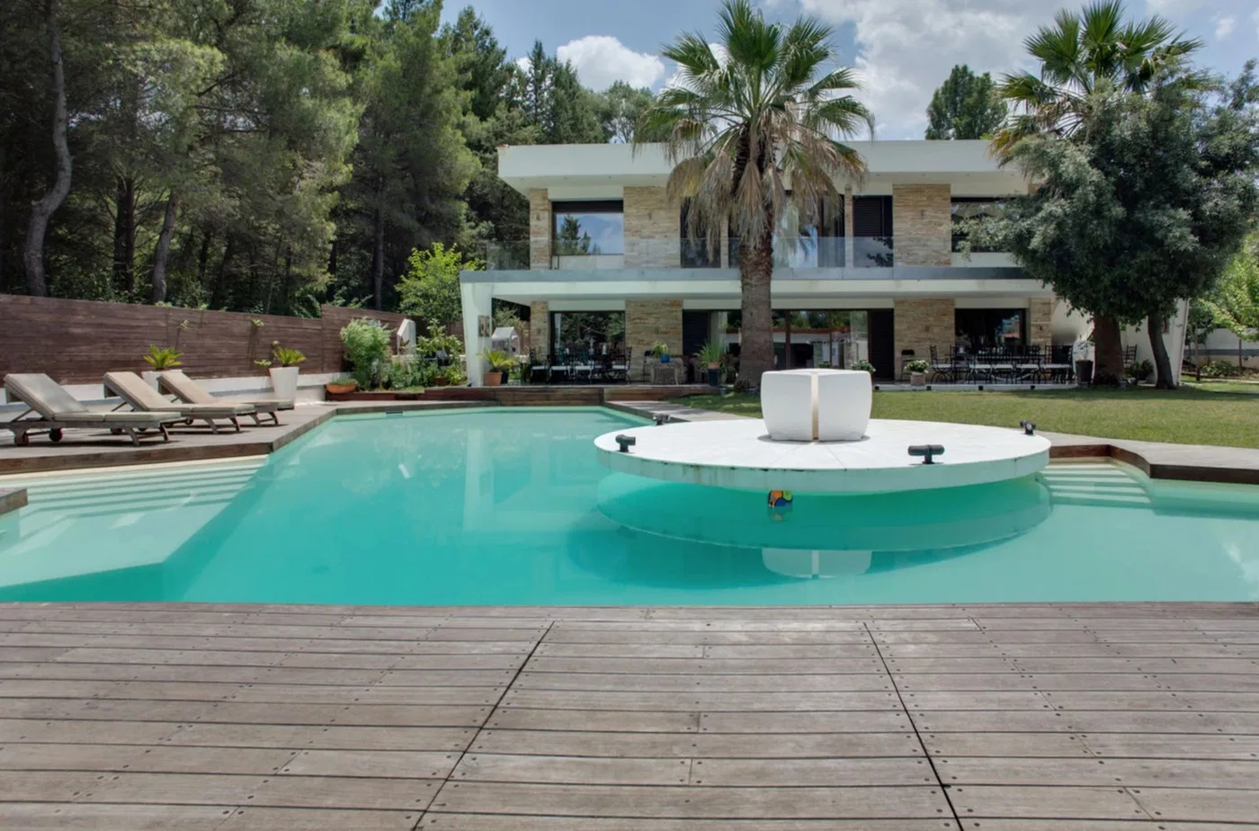 Six-Bedroom Villa for Sale in Anixi, Athens Northern suburbs