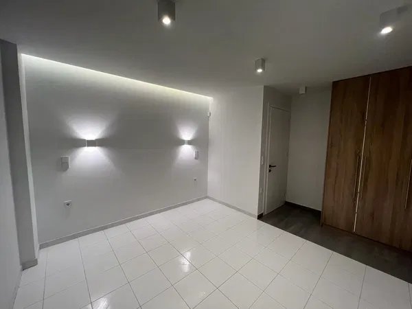 102 m² Apartment with Two Bedrooms for Sale in Vari - Varkiza, Athens Southern suburbs