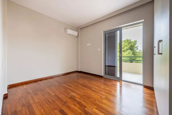 Renovated 70 m² Apartment with Two Bedrooms for Sale in Vouliagmeni, Athens Southern suburbs — photo 5