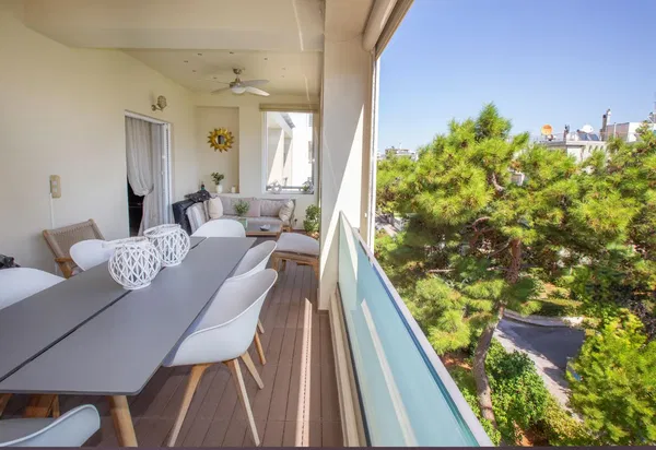 Renovated 215 m² Villa with Four Bedrooms for Sale in Vari - Varkiza, Athens Southern suburbs — photo 5