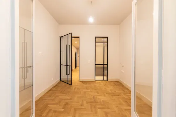 Renovated 60 m² Apartment with One Bedrooms for Sale in Mets - Kallimarmaro, Athens Center — photo 3