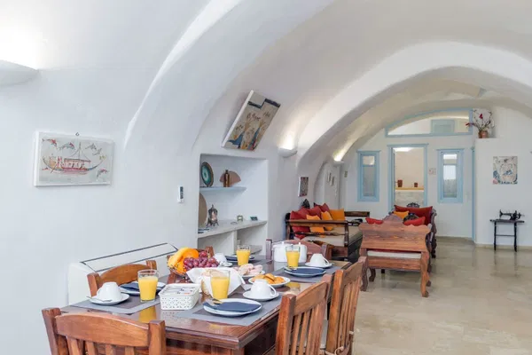 Sea-View Three-Bedroom Villa for Sale in Santorini, Aegean Sea — photo 4