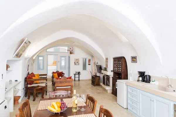 Sea-View Three-Bedroom Villa for Sale in Santorini, Aegean Sea — photo 5