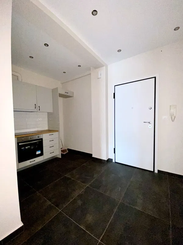 50 m² Two-Bedroom Renovated Apartment for Sale in Center Athens, Athens Center — photo 3