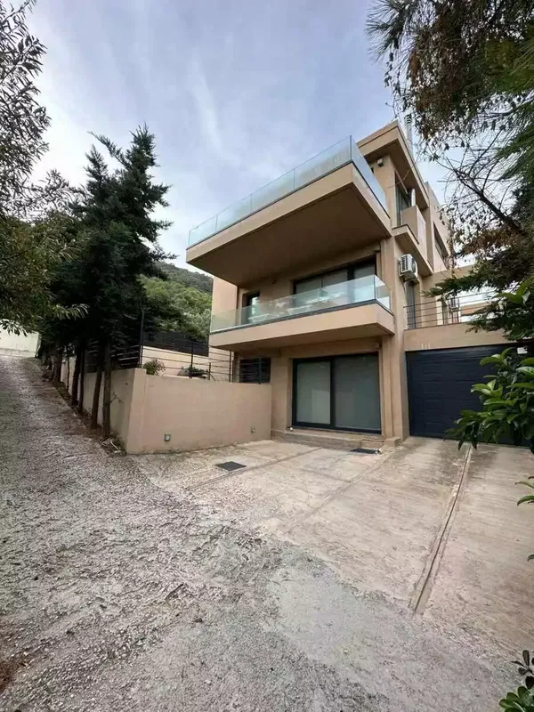 Sea-View 110 m² Apartment with Two Bedrooms for Sale in Porto Rafti, Attica