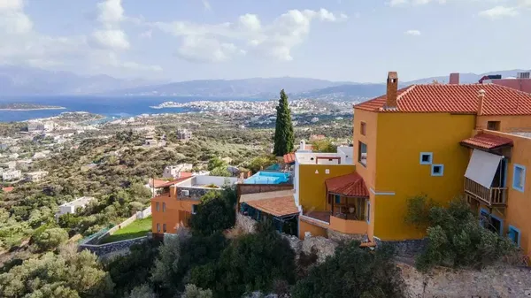 Six-Bedroom Renovated Villa for Sale in Katsikia, Agios Nikolaos — photo 2