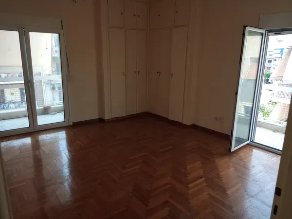 Renovated 100 m² Apartment with Two Bedrooms for Sale in Piraeus, Piraeus Suburbs — photo 3
