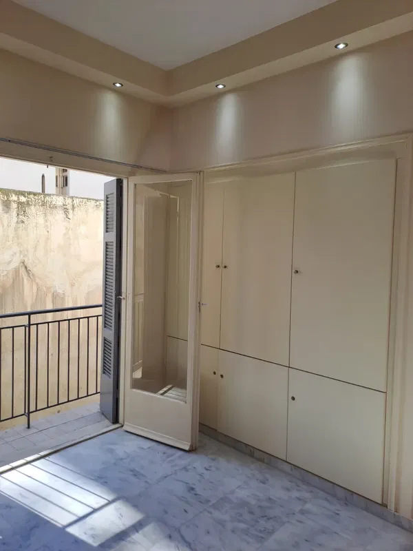95 m² Renovated Two-Bedroom Apartment for Sale in Piraeus, Piraeus Suburbs — photo 2