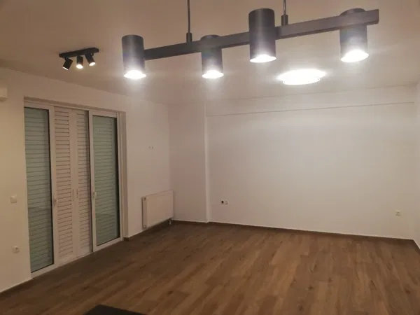Renovated 60 m² Apartment with One Bedrooms for Sale in Tavros, Athens Southern suburbs — photo 2