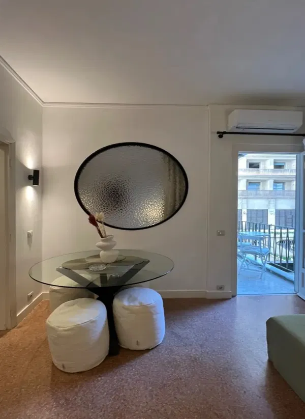 38 m² One-Bedroom Renovated Apartment for Sale in Center Athens, Athens Center — photo 2