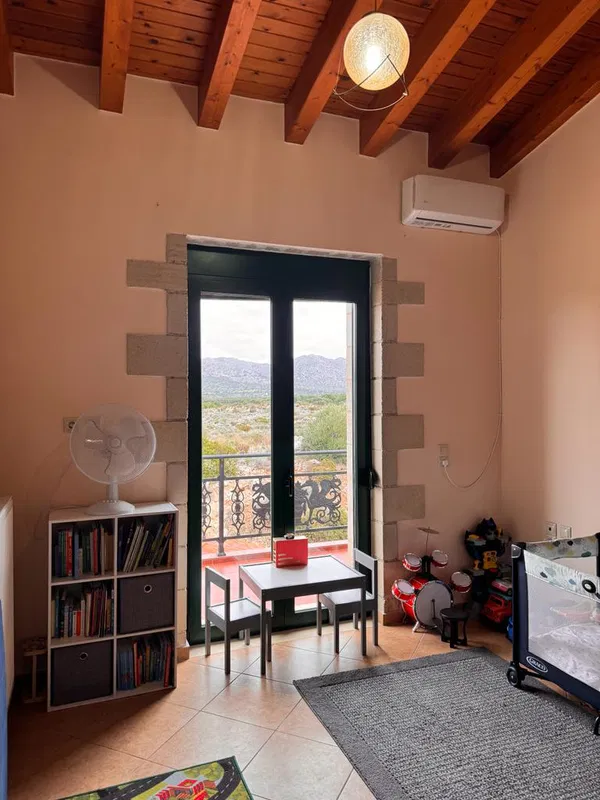 Seafront Three-Bedroom Villa for Sale in Chorafakia, Akrotiri — photo 4