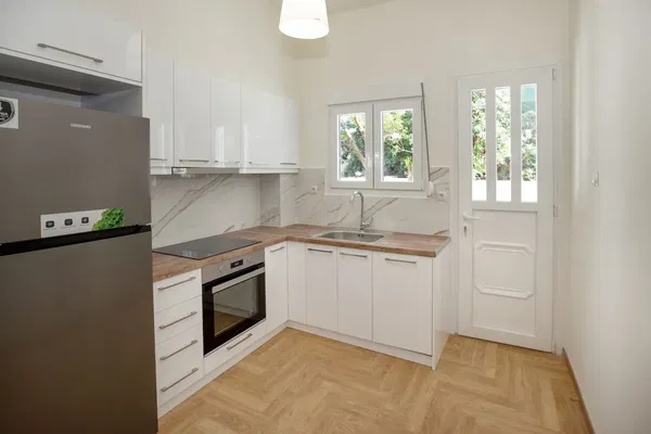 160 m² Three-Bedroom Apartment for Sale in Sepolia, Athens Center — photo 5