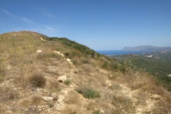 Seafront 3,000 m² Plot for Sale in Topolia, Kissamos — photo 2