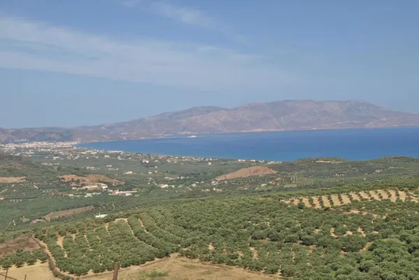 Seafront 68,000 m² Land for Sale in Kalidonia, Platanias — photo 2