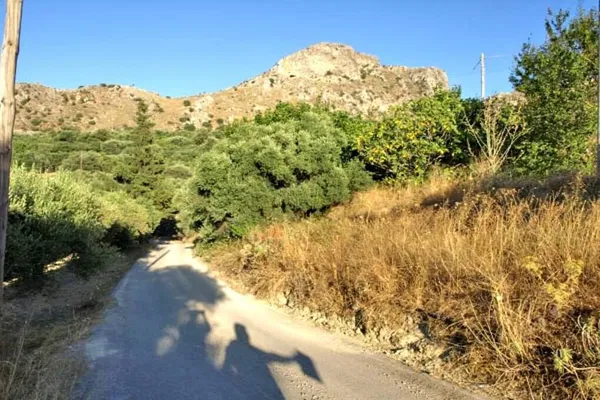 Seafront 1,180 m² Land for Sale in Malathiros, Kissamos — photo 2
