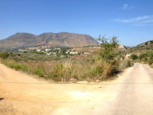 Seafront 1,000 m² Plot of Land for Sale in Megala Chorafia, Chania