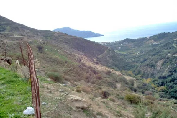 Seafront 100,000 m² Plot for Sale in Myrthios, Rethymnon